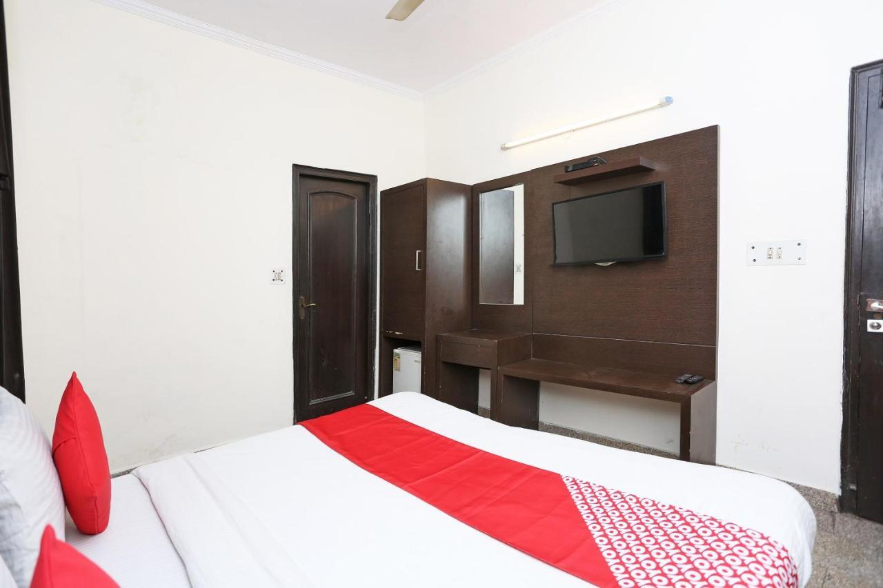 Oyo 8188 Vardhmaan Inn Delhi  Exterior photo